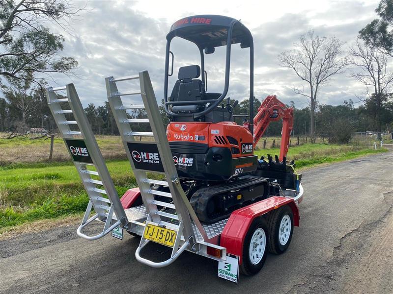 Photo 3. Kubota U17-3 mini tight access excavator