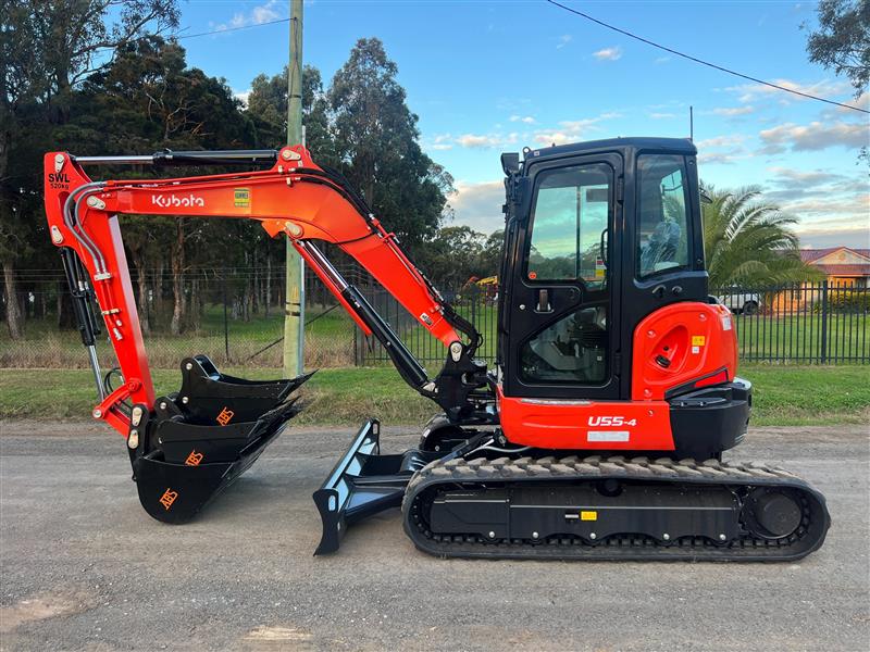 Photo 4. Kubota U55-4 excavator 5.5T excavator