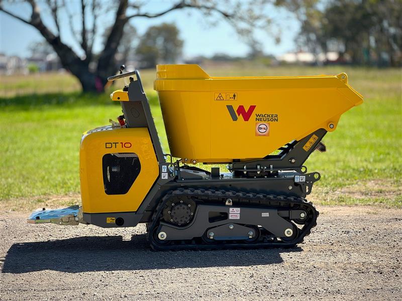 Photo 4. Wacker Neuson DT10 1T tracked diesel dumper truck