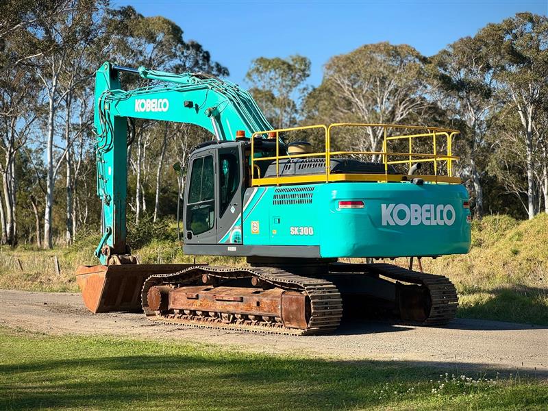 Photo 3. Kobelco SK300 LC-10 30T excavator