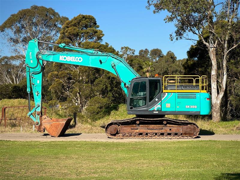 Photo 4. Kobelco SK300 LC-10 30T excavator