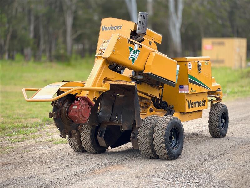 Photo 3. Vermeer SC352 self propelled stump grinder