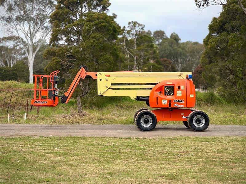 Photo 4. JLG 450AJ 45ft 13.7M knuckle boom scissor lift elevated work platform