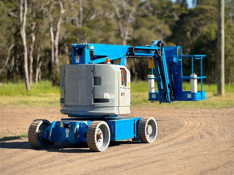 Photo 2. Genie Z34/22 boom lift elevated work platform