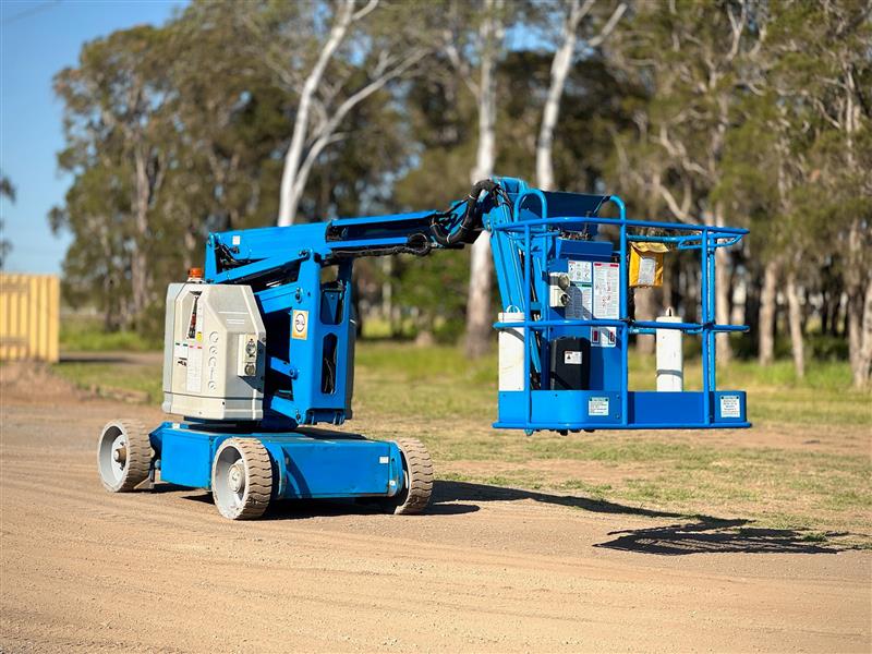 Photo 3. Genie Z34/22 boom lift elevated work platform