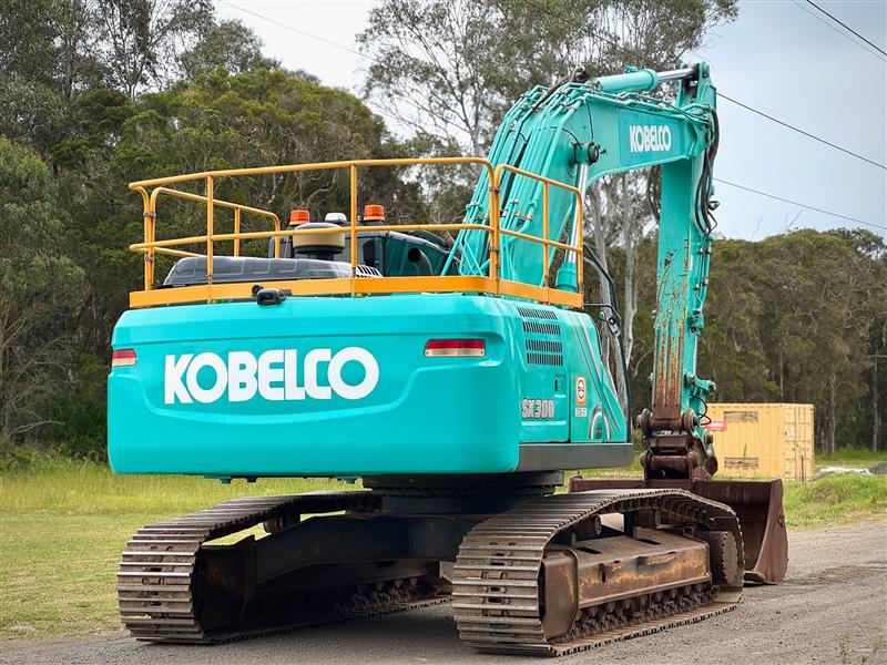 Photo 2. Kobelco SK300 LC-10 30T excavator