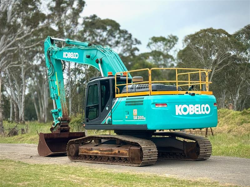 Photo 3. Kobelco SK300 LC-10 30T excavator
