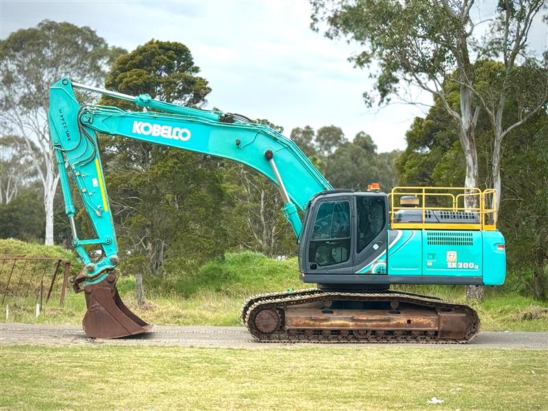 Photo 4. Kobelco SK300 LC-10 30T excavator