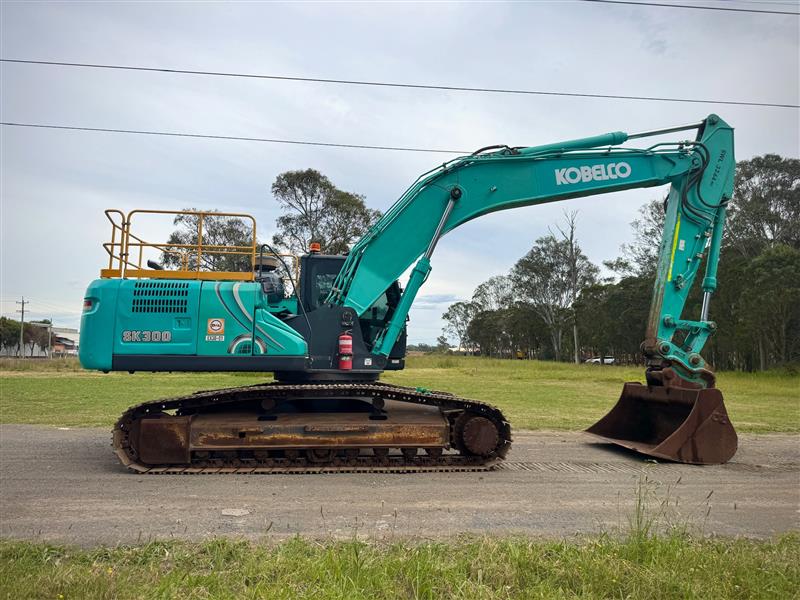 Photo 5. Kobelco SK300 LC-10 30T excavator