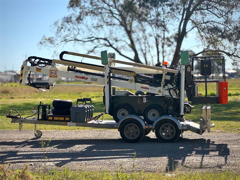 Photo 3. Leguan Monitor 125M1 12.5M knuckle boom & trailer scissor lift cherry picker