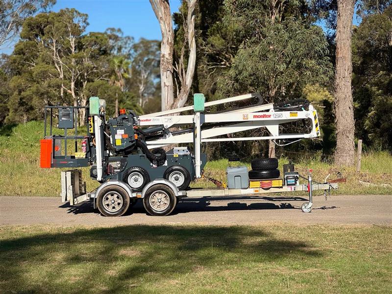 Photo 5. Leguan Monitor 125M1 12.5M knuckle boom & trailer scissor lift cherry picker