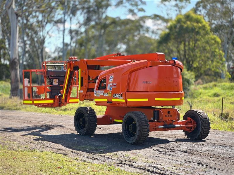 Photo 2. JLG 450AJ 45t 13.7M knuckle boom scissor lift elevated work platform