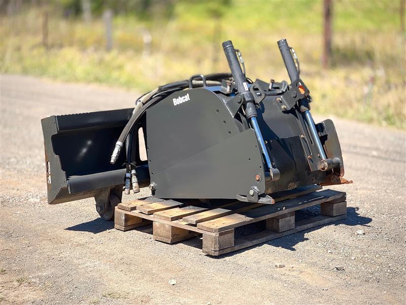 Photo 3. Bobcat 24pla road profiler cold planer