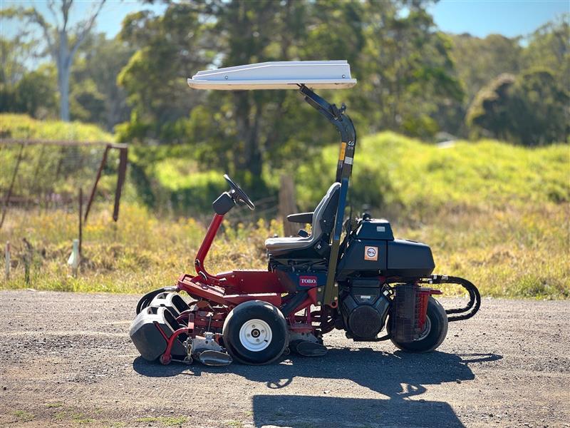 Photo 5. Toro Greensmaster 3150 greens cylinder reel golf course ride on lawn mower