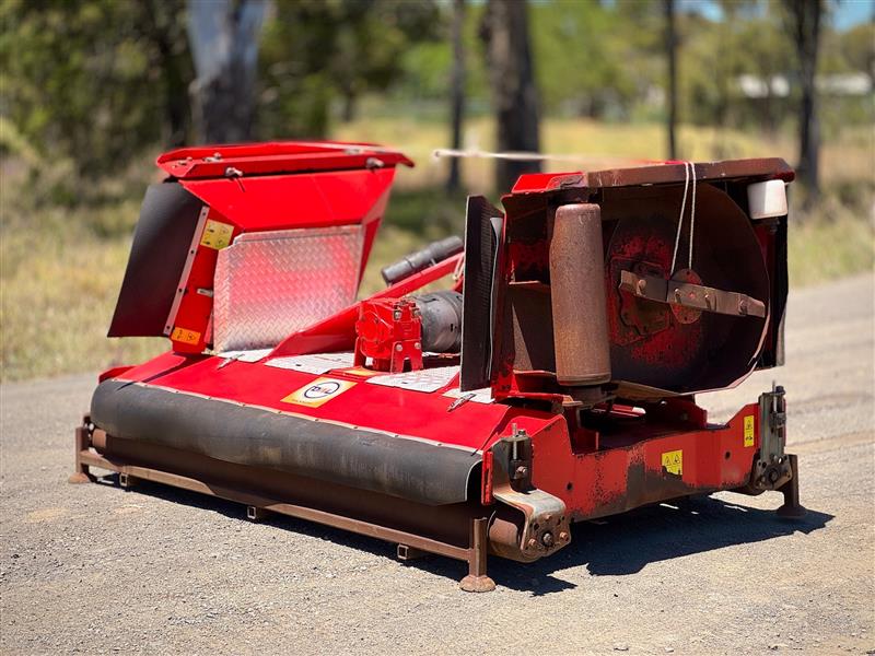 Photo 2. Howard Trimax Stealth S3 11ft/3.4m slasher