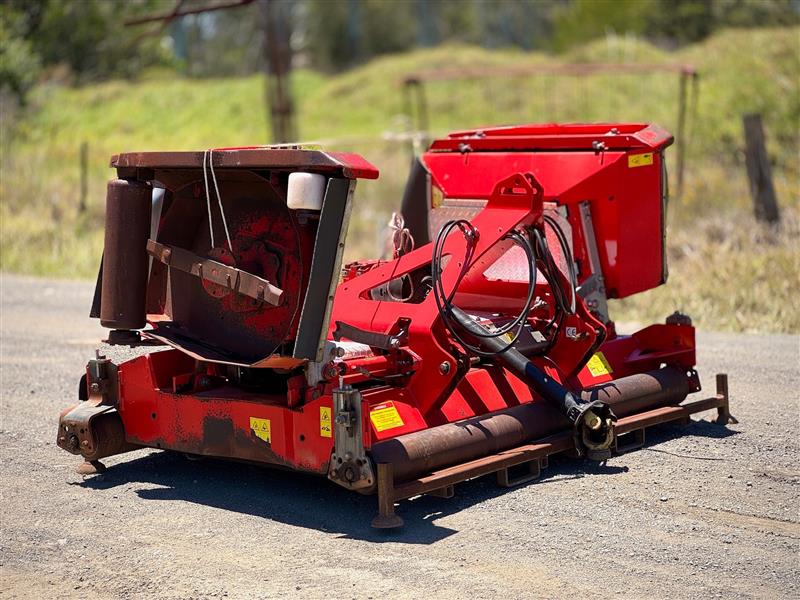 Photo 3. Howard Trimax Stealth S3 11ft/3.4m slasher