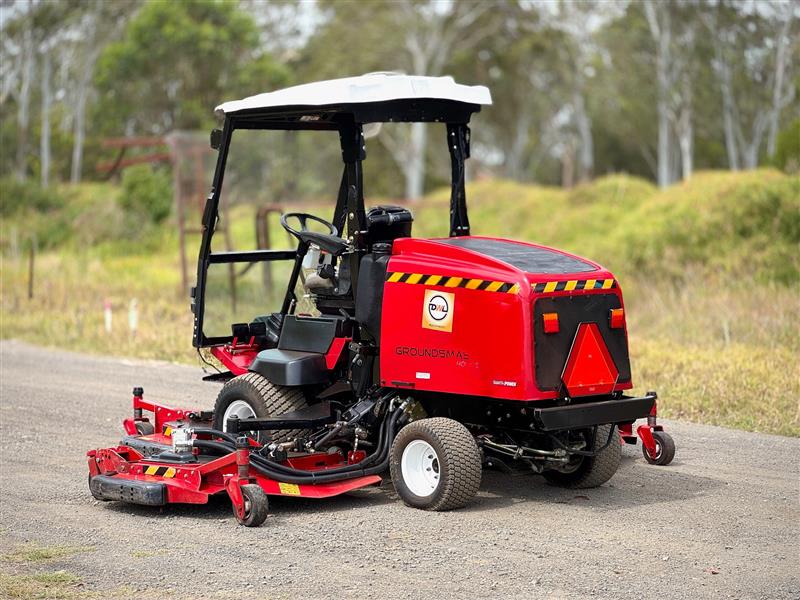 Photo 2. Toro Groundsmaster 4000D Diesel Ride on lawn mower