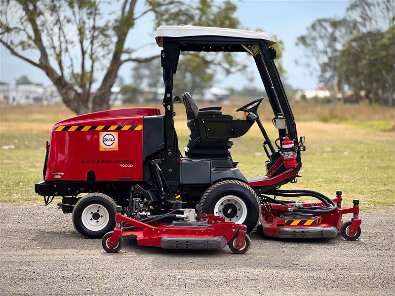 Photo 5. Toro Groundsmaster 4000D Diesel Ride on lawn mower
