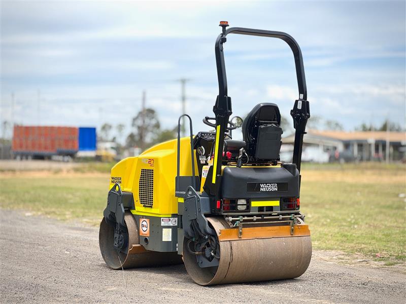 Photo 2. Wacker Neuson RD27-120 smooth drum roller