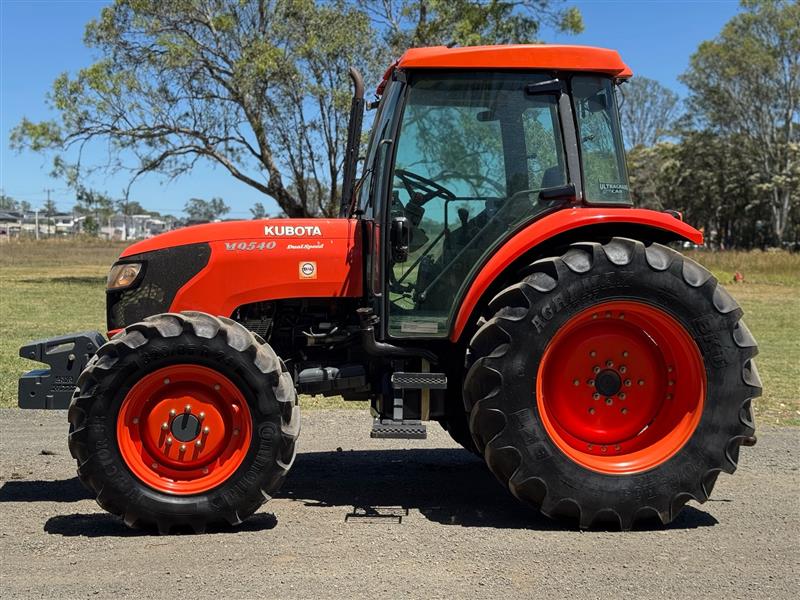 Photo 2. Kubota M9540DHC diesel 4x4 AWD farm tractor