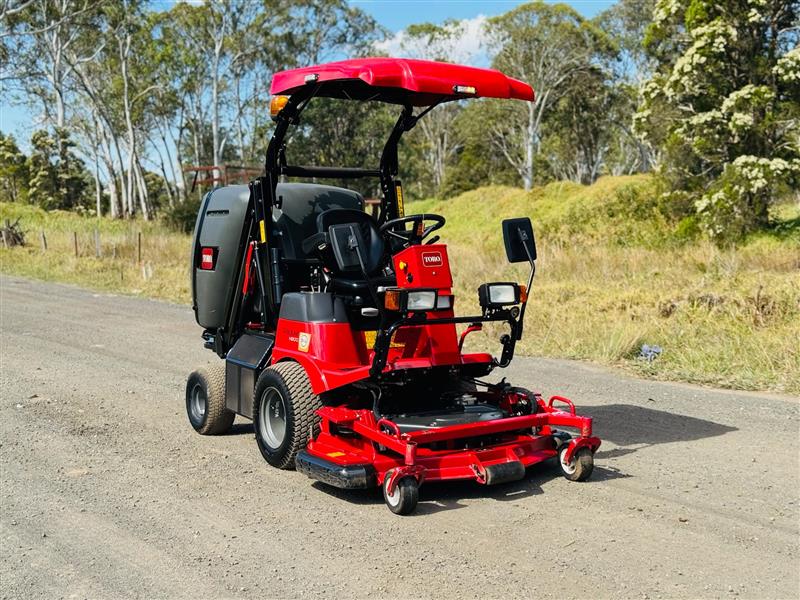 Photo 4. Toro proline H800 catcher mower commercial zero turn ride on mower