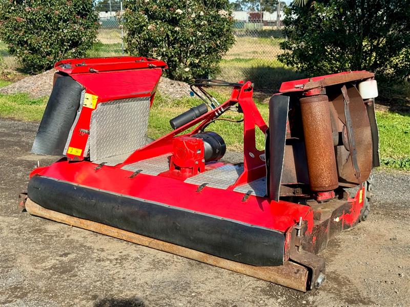 Photo 5. Howard Trimax Stealth S3 slasher