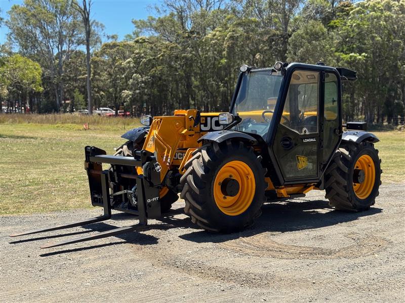 Photo 4. JCB 527-58 5.8M/2.7T telehandler