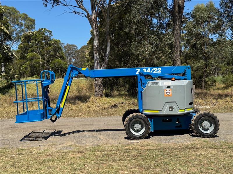 Photo 2. Genie Z34/22 diesel all terrain boom lift elevated work platform