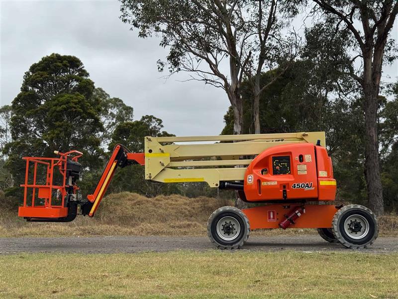 Photo 5. JLG 450AJ 45ft 13.7 knuckle boom scissor lift elevated work platform