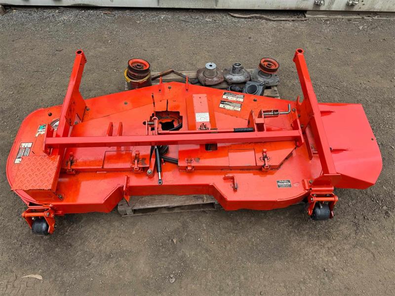 Photo 2. HI Pro 3 72 commercial deck