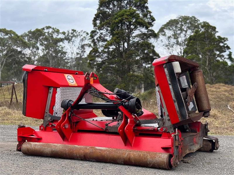 Photo 2. Howard Trimax Stealth S3 11ft/3.4m slasher