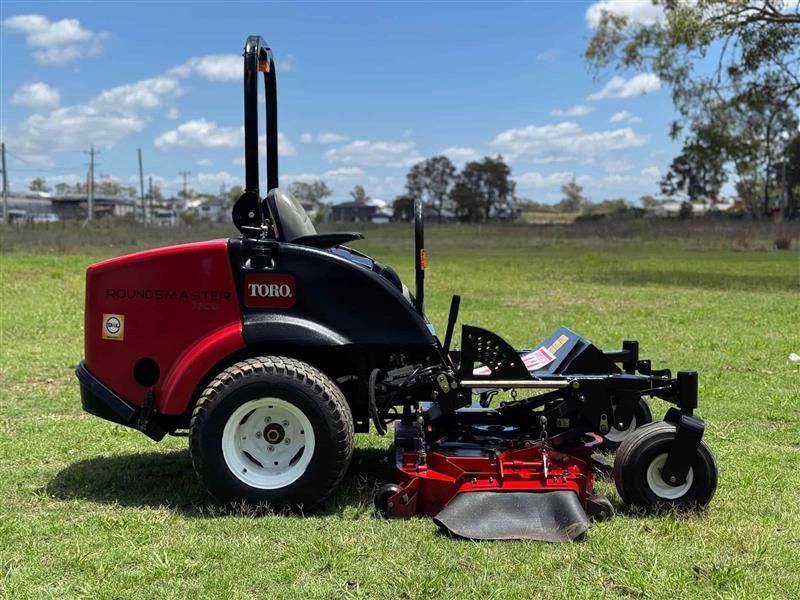 Photo 3. Toro Groundsmaster 7200 diesel commercial zero turn ride on lawn mower