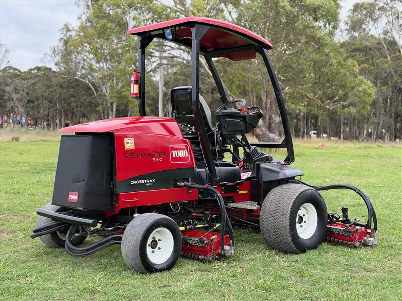 Photo 4. Toro Reelmaster 5510 Cross Trax AWD reel cylinder fairway diesel mower