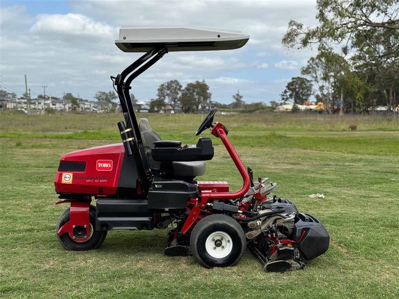 Photo 3. Toro Greensmaster 3370 E-Triflex greens cylinder reel golf course ride on lawn mower