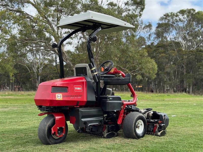 Photo 4. Toro Greensmaster 3370 E-Triflex greens cylinder reel golf course ride on lawn mower