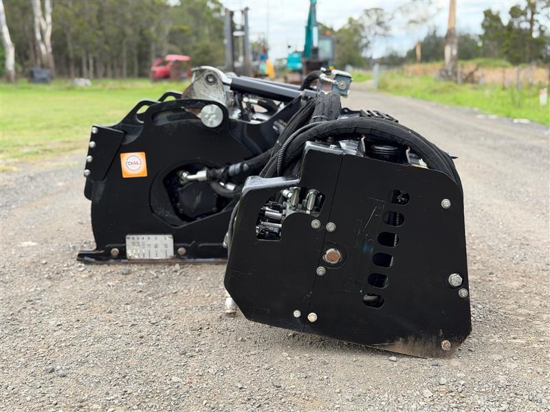 Photo 2. Caterpillar PC306 road profiler cold planner