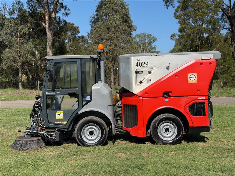 Photo 4. Hako Citymaster 1600 & Scrubber industrial sweeper