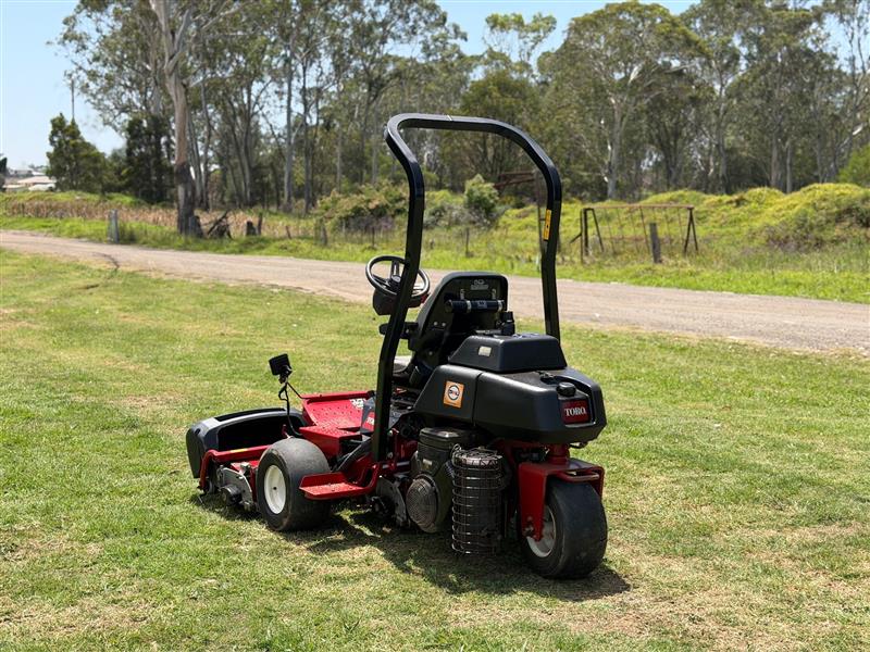Photo 2. Toro Greensmaster 3150Q greens cylinder reel golf course ride on lawn mower