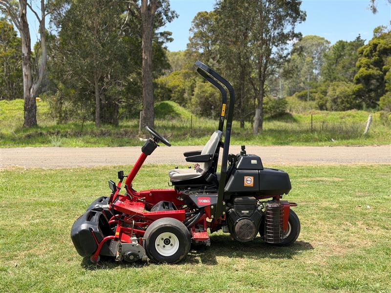 Photo 4. Toro Greensmaster 3150Q greens cylinder reel golf course ride on lawn mower