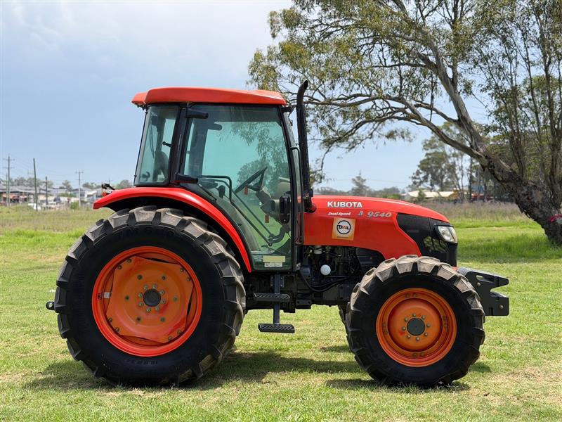 Photo 3. Kubota M9540DHC diesel 4x4 AWD farm tractor