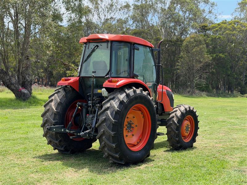 Photo 4. Kubota M9540DHC diesel 4x4 AWD farm tractor