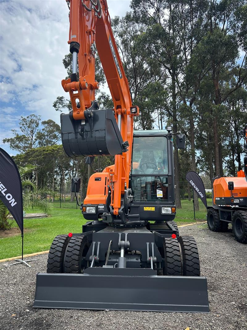 Photo 2. Develon DX55WE 5.5t wheeled excavator