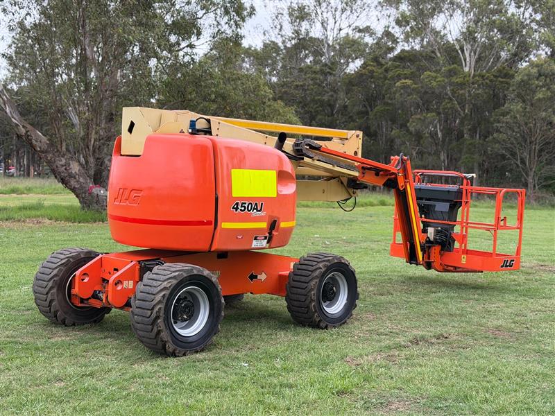 Photo 2. JLG 450AJ 45ft 13.7m knuckle boom scissor lift elevated work platform