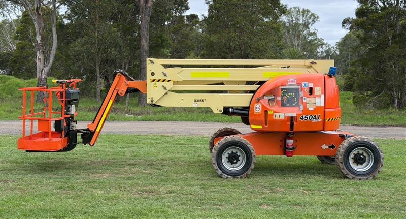 Photo 3. JLG 450AJ 45ft 13.7m knuckle boom scissor lift elevated work platform