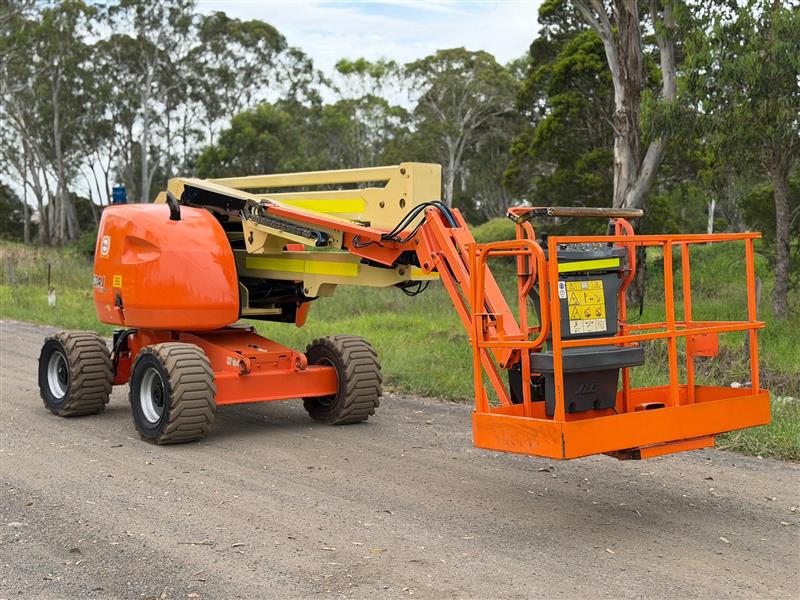 Photo 2. JLG 450AJ 45ft 13.7m knuckle boom scissor lift elevated work platform