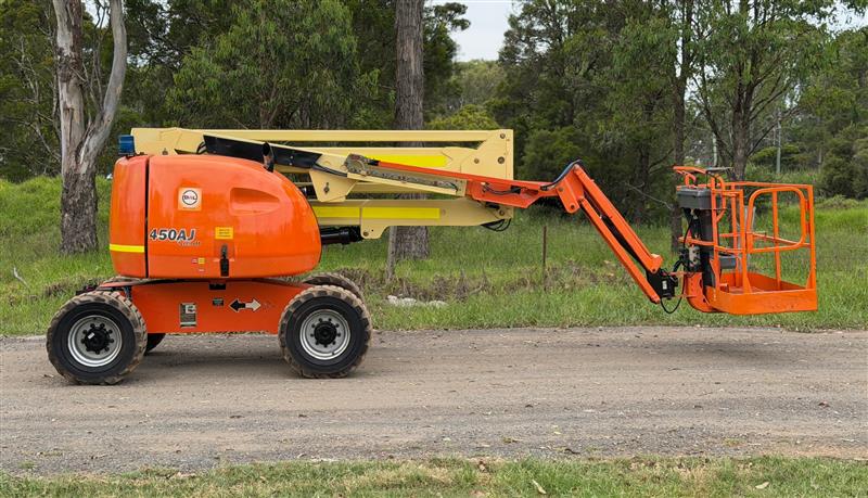 Photo 3. JLG 450AJ 45ft 13.7m knuckle boom scissor lift elevated work platform