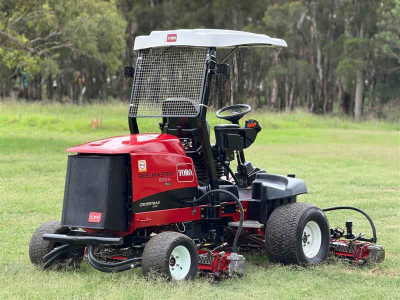 Photo 3. Toro Reelmaster 5010-H cross trax hybrid AWD reel cylinder fairway green commercial diesel mower
