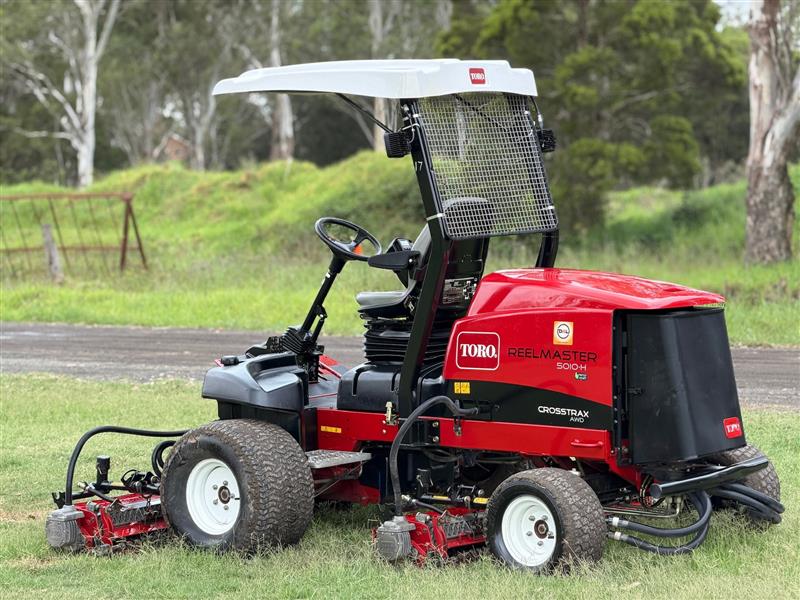 Photo 4. Toro Reelmaster 5010-H cross trax hybrid AWD reel cylinder fairway green commercial diesel mower