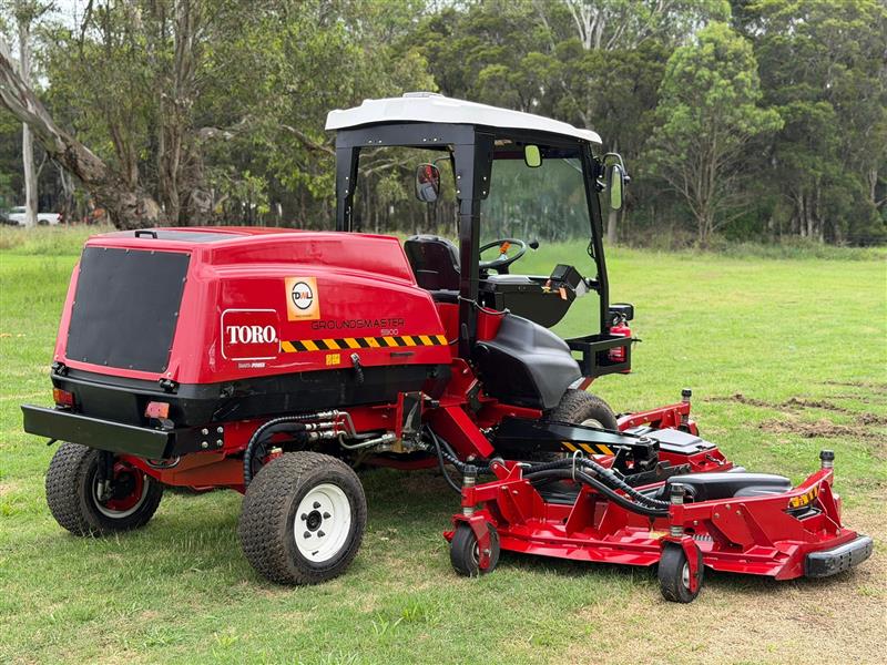 Photo 3. Toro Groundsmaster 5900 wide area ride on diesel commercial lawn mower