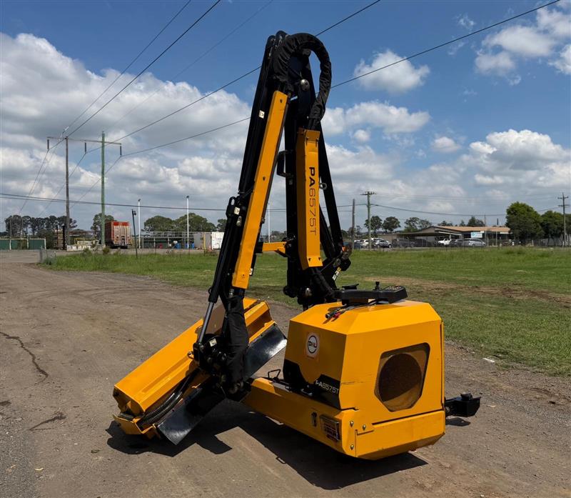 Photo 3. McConnel Power Arm P6575T with kirogn blade crush cutter